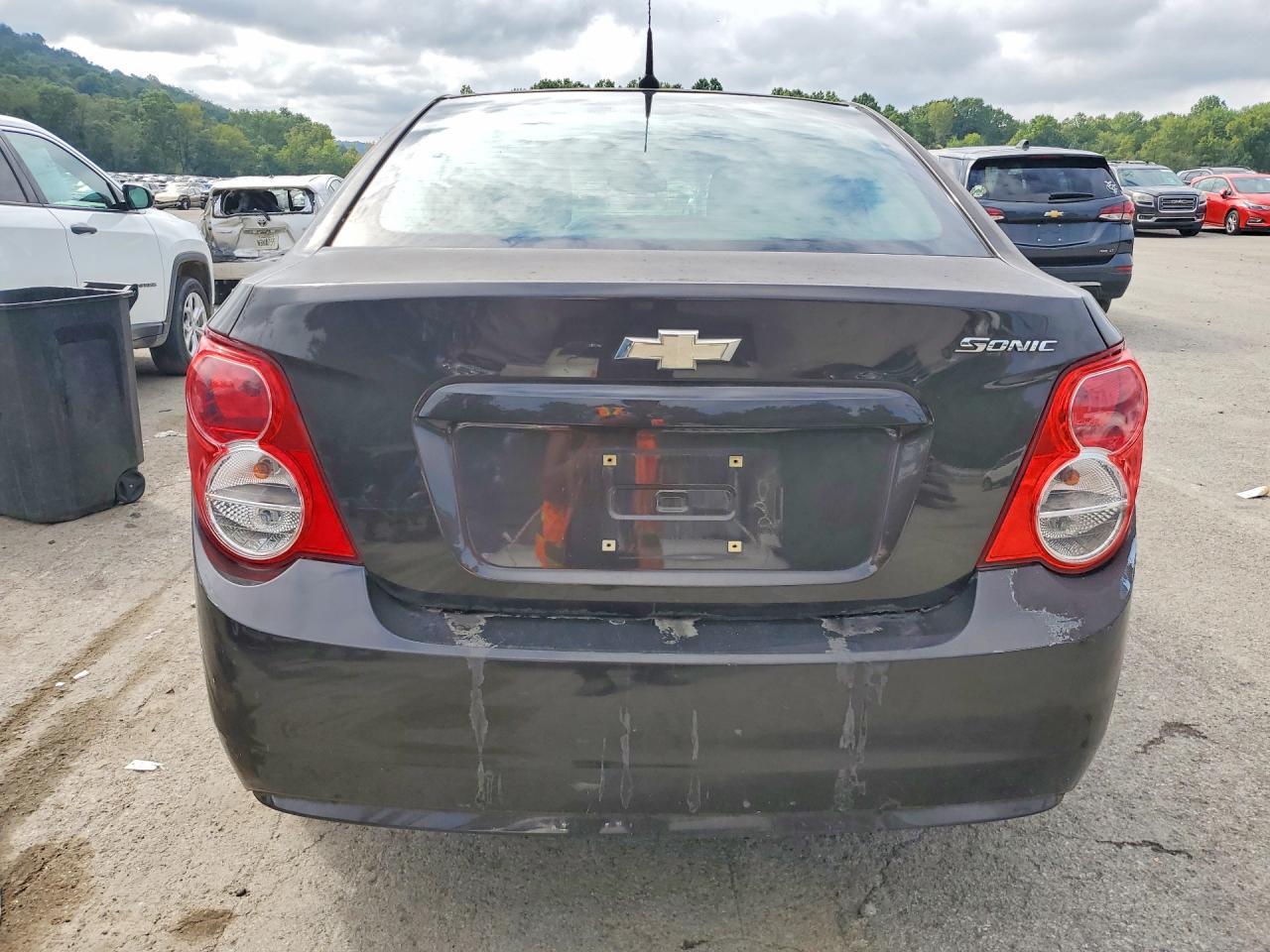 2013 Chevrolet Sonic Ls - Image 6