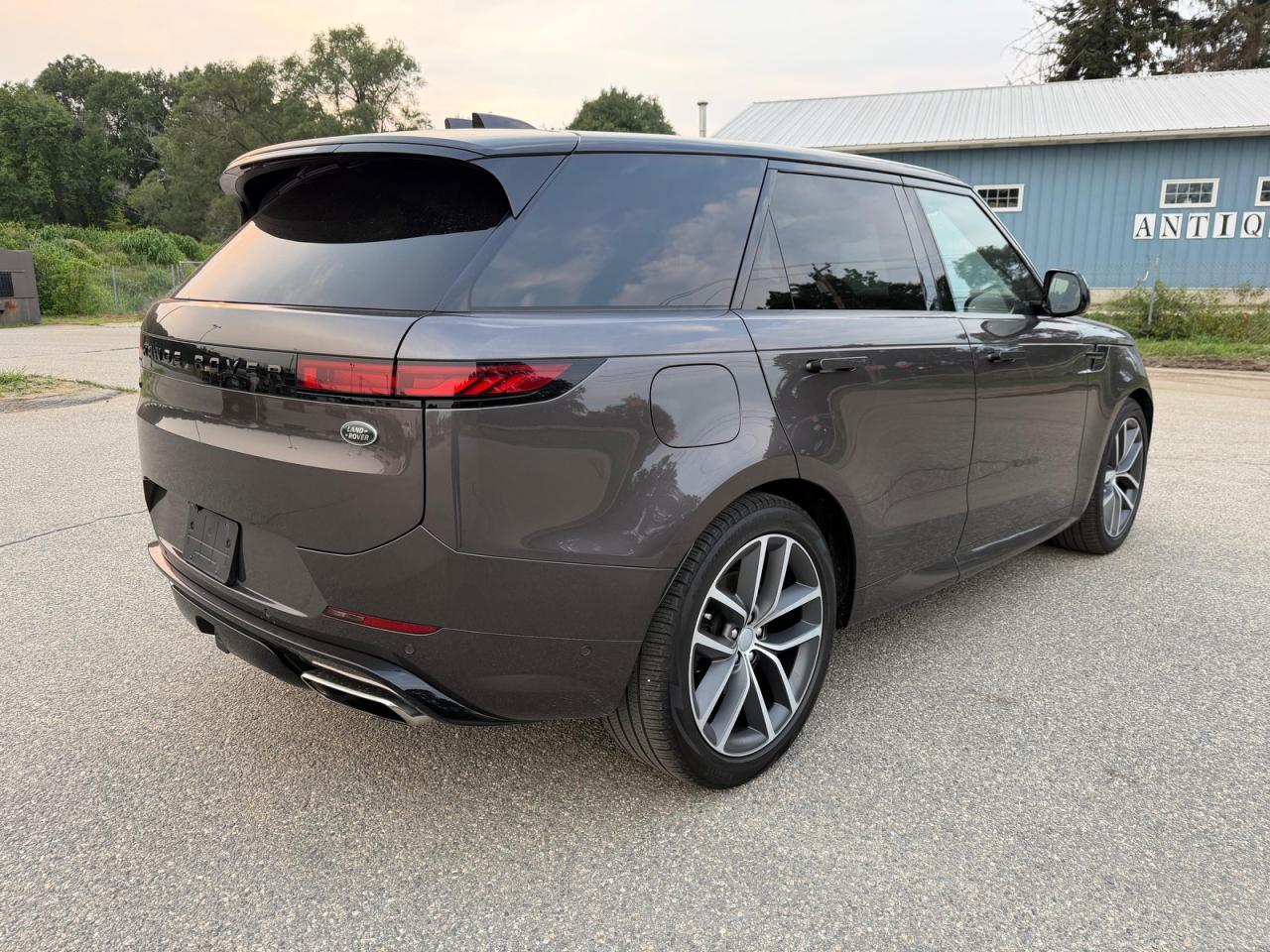 2023 Land Rover Range Rover Sport Dynamic Se - Image 4