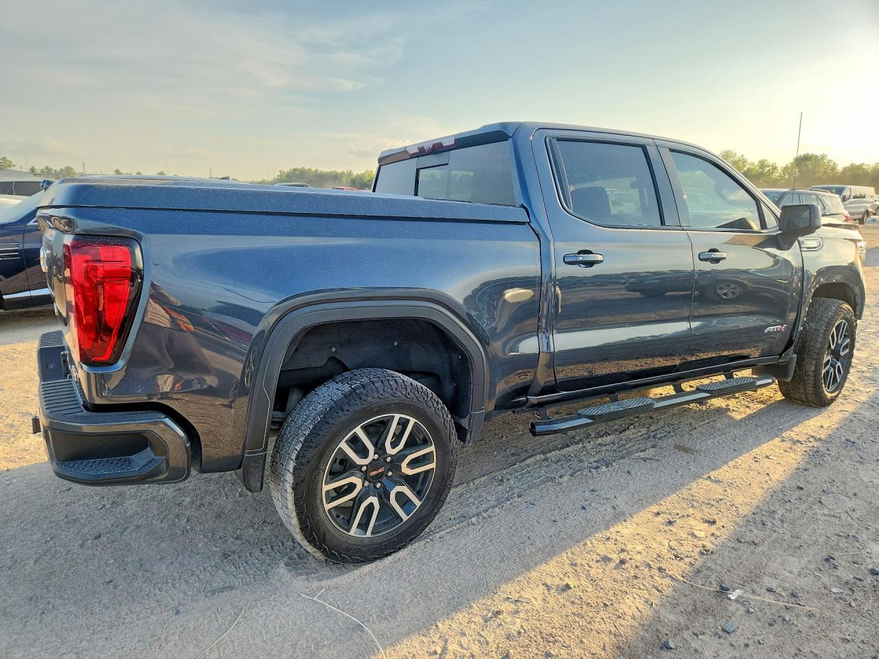 2021 GMC Sierra K1500 At4 - Фото 3