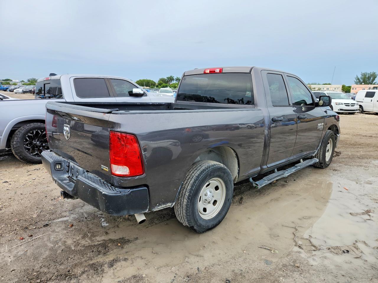 2019 Ram 1500 Classic Tradesman - Фото 3