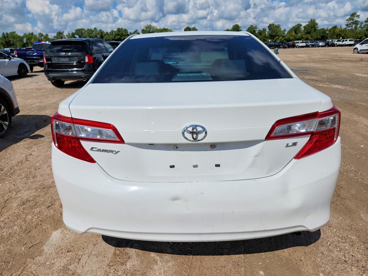 2014 Toyota Camry Le - Фото 6