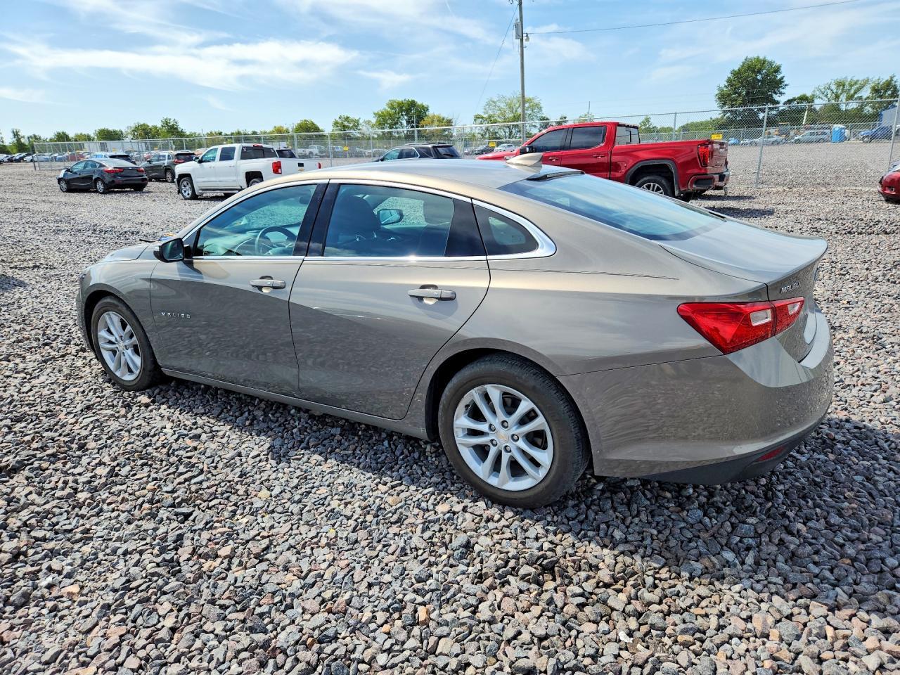 2017 Chevrolet Malibu Lt - Фото 2