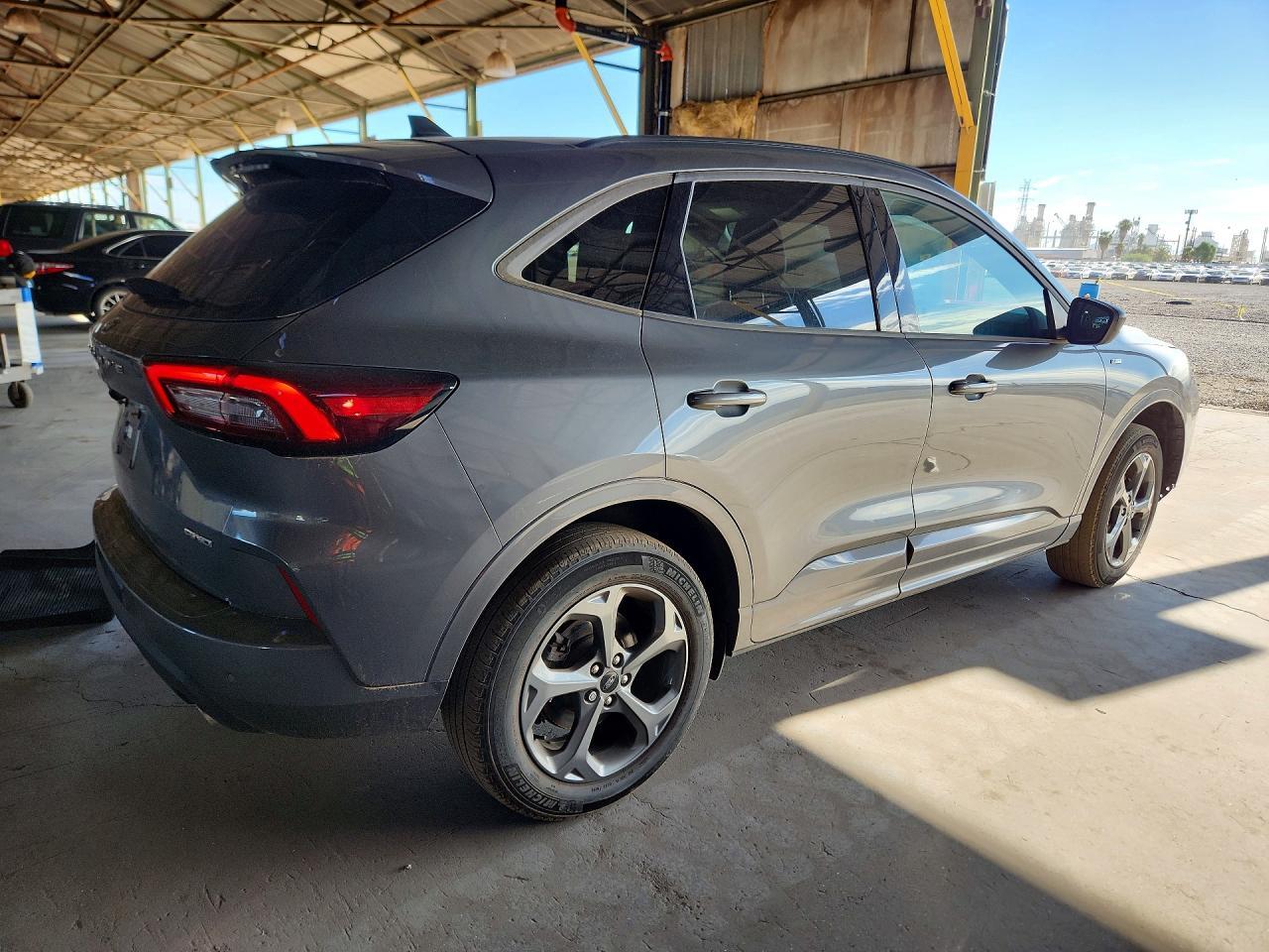 2024 Ford Escape St Line - Image 3