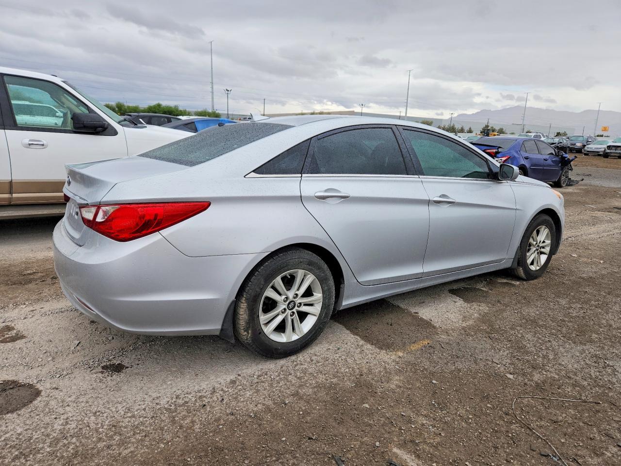 2013 Hyundai Sonata Gls - Image 3