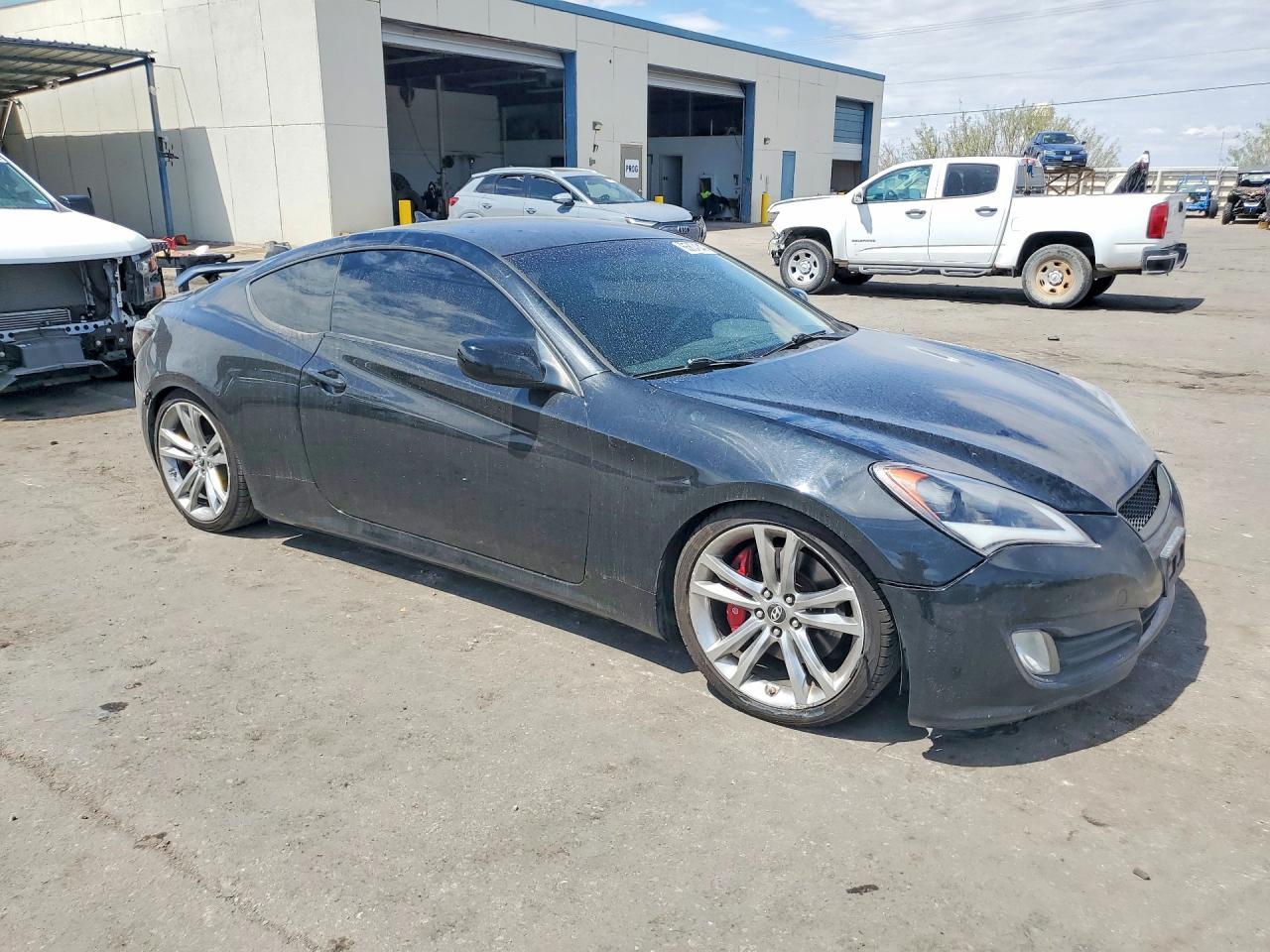 2011 Hyundai Genesis Coupe 3.8L R-Spec - Фото 4