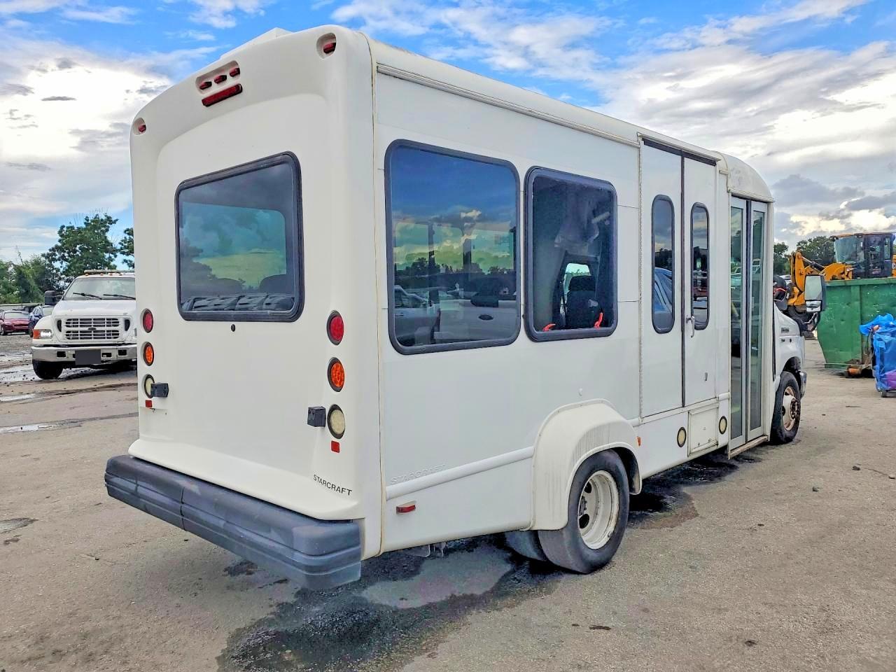 2016 Ford Econoline E350 Super Duty Cutaway Van - Фото 3