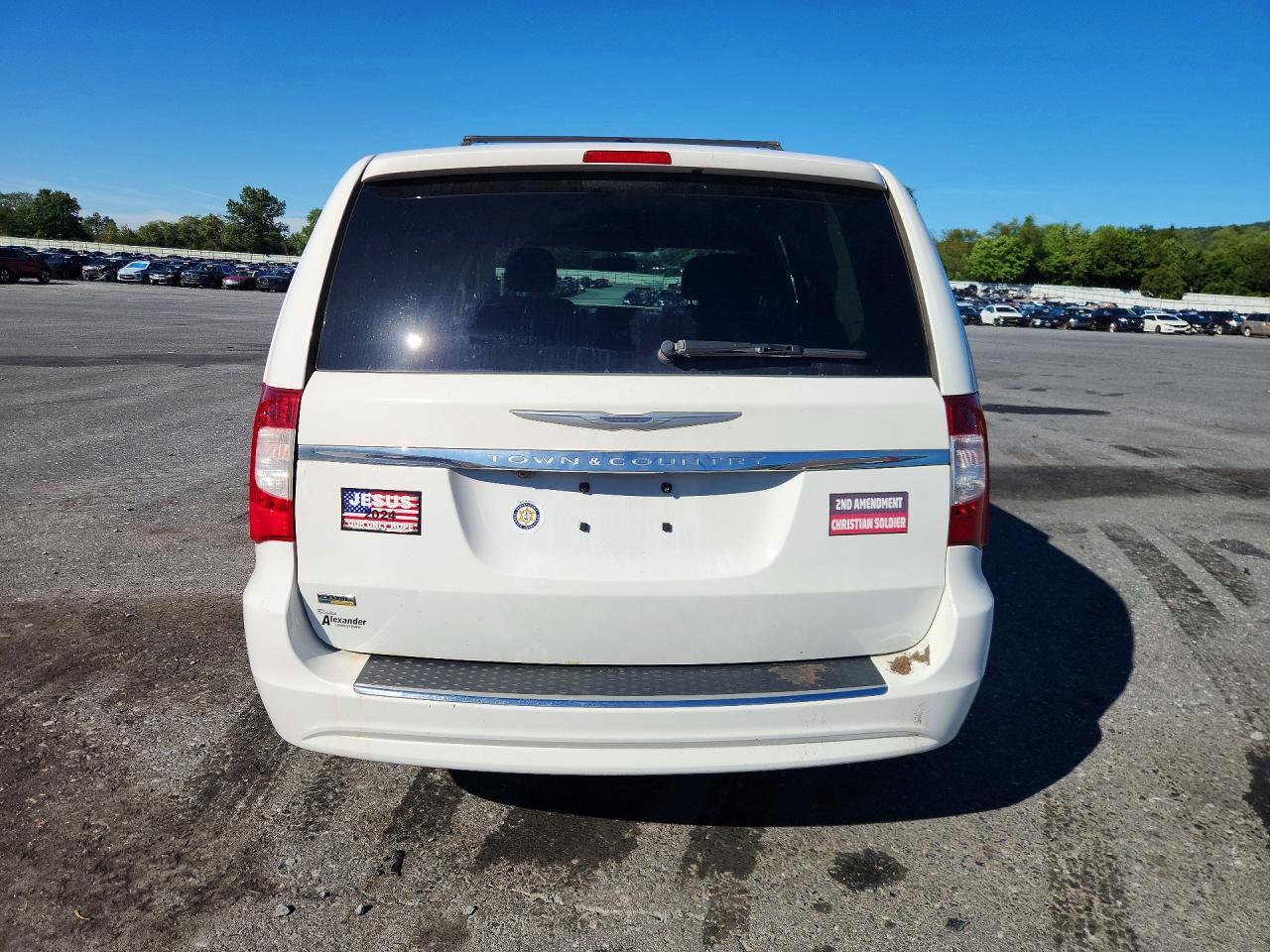 2014 Chrysler Town & Country Touring - Фото 6