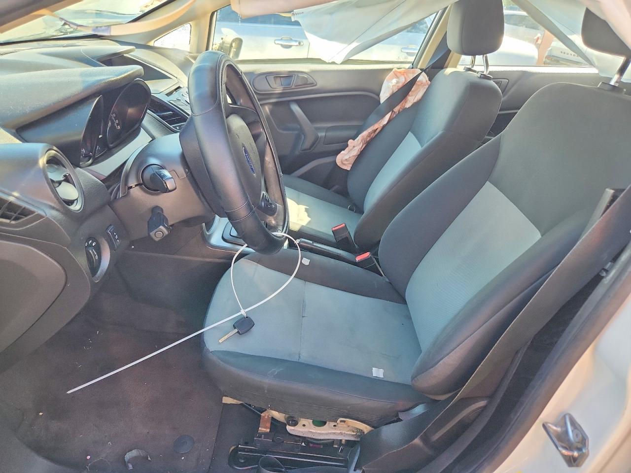 2016 Ford Fiesta S - Фото 7