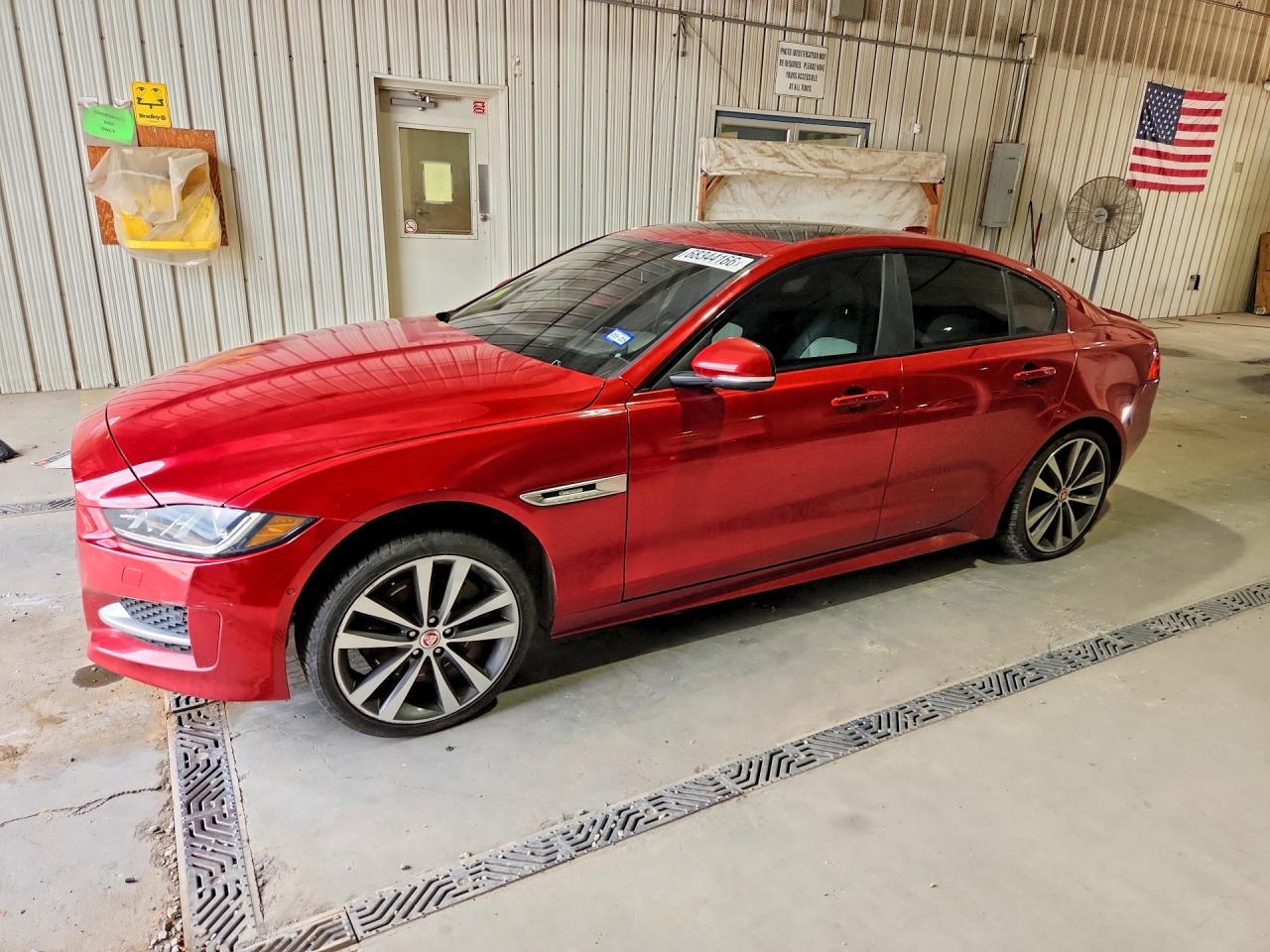 2017 Jaguar Xe R - Sport