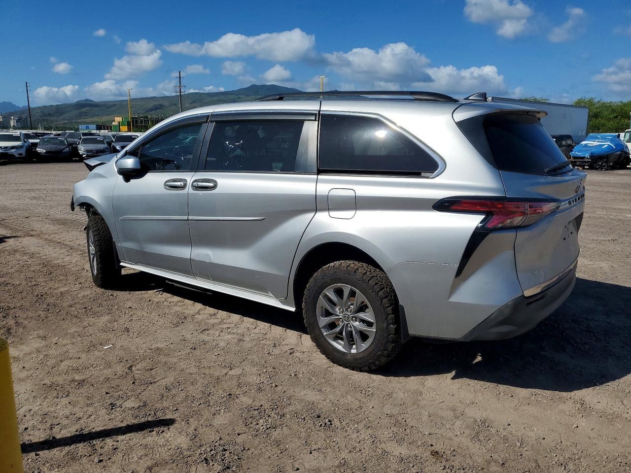 2022 Toyota Sienna Le - Фото 2