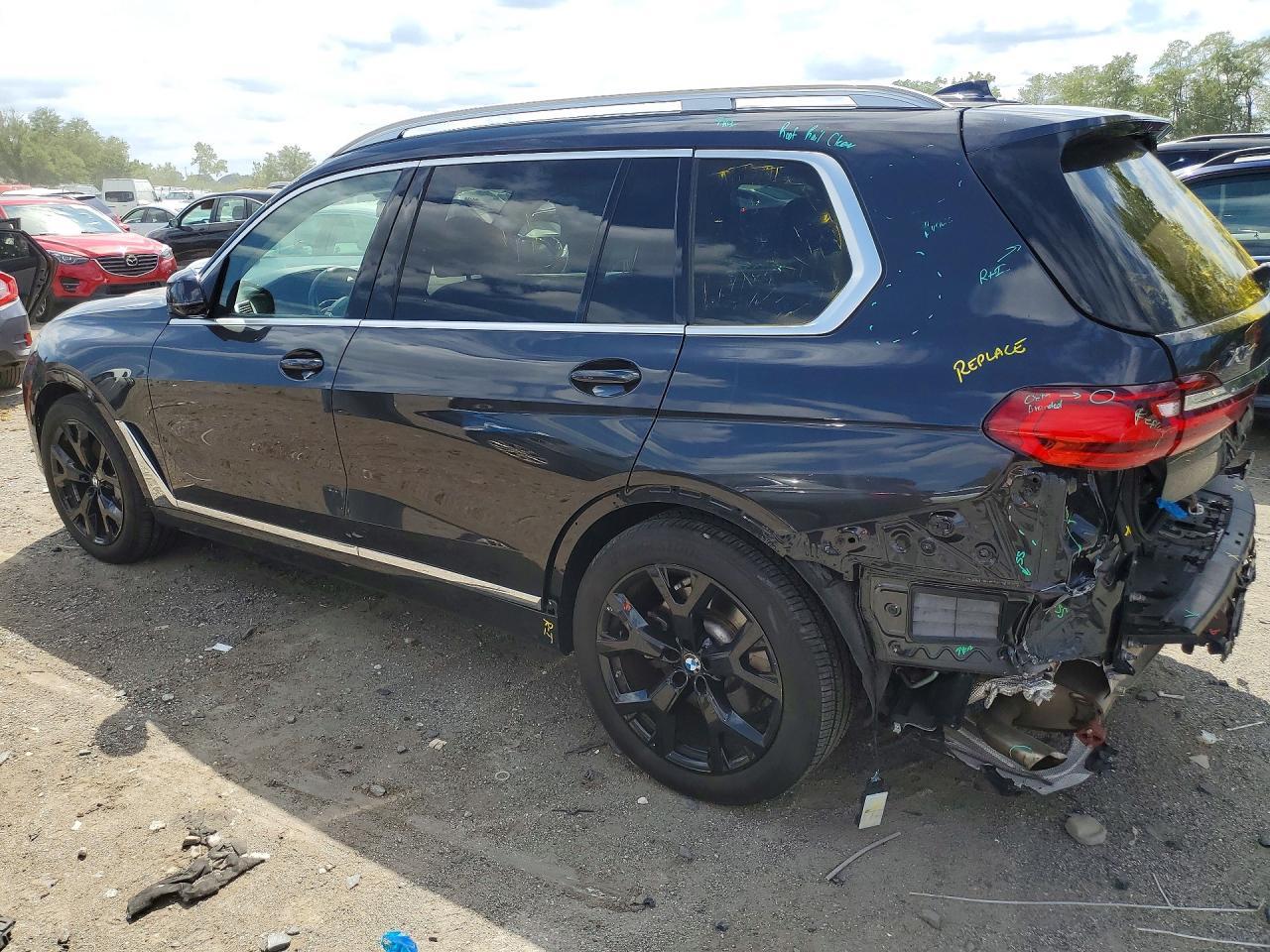 2022 BMW X7 xDrive40I - Фото 2