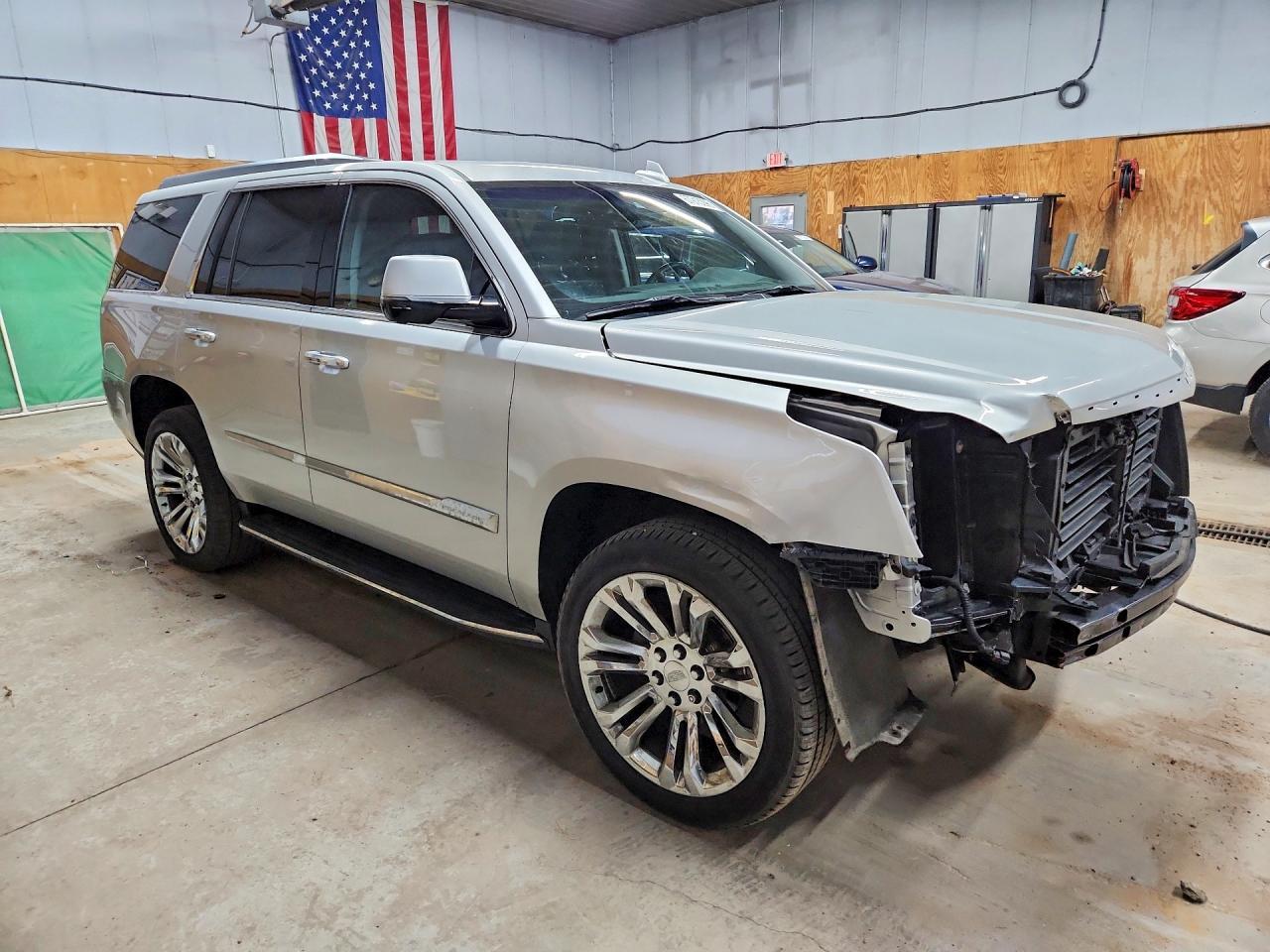 2018 Cadillac Escalade Luxury - Image 4