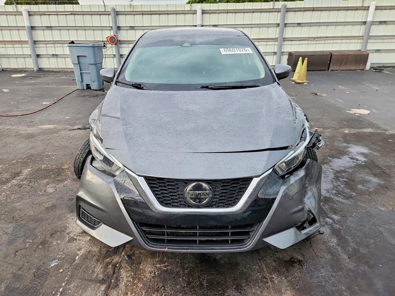 2021 Nissan Versa Sv - Image 5