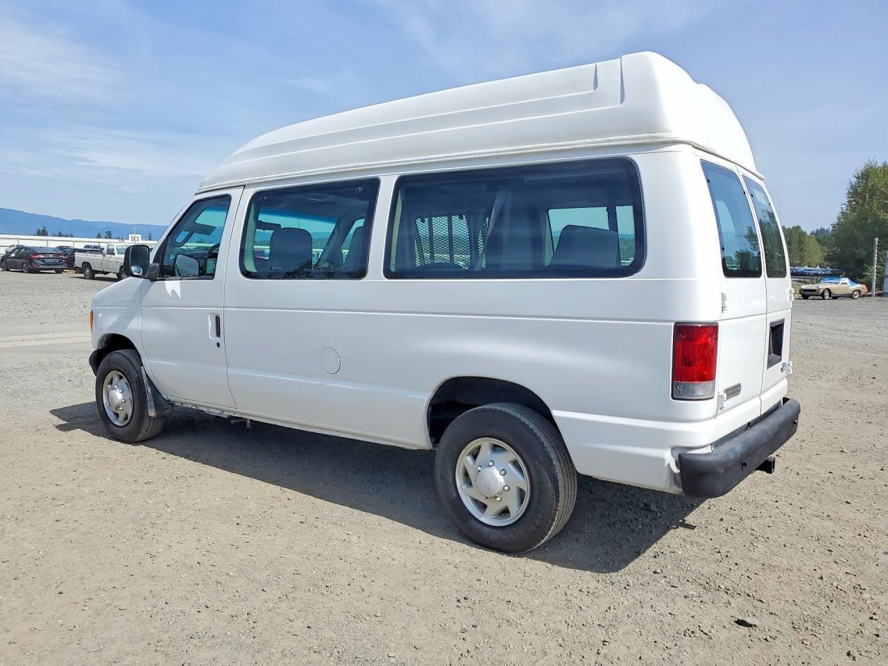 2007 Ford Econoline E250 Van - Image 2