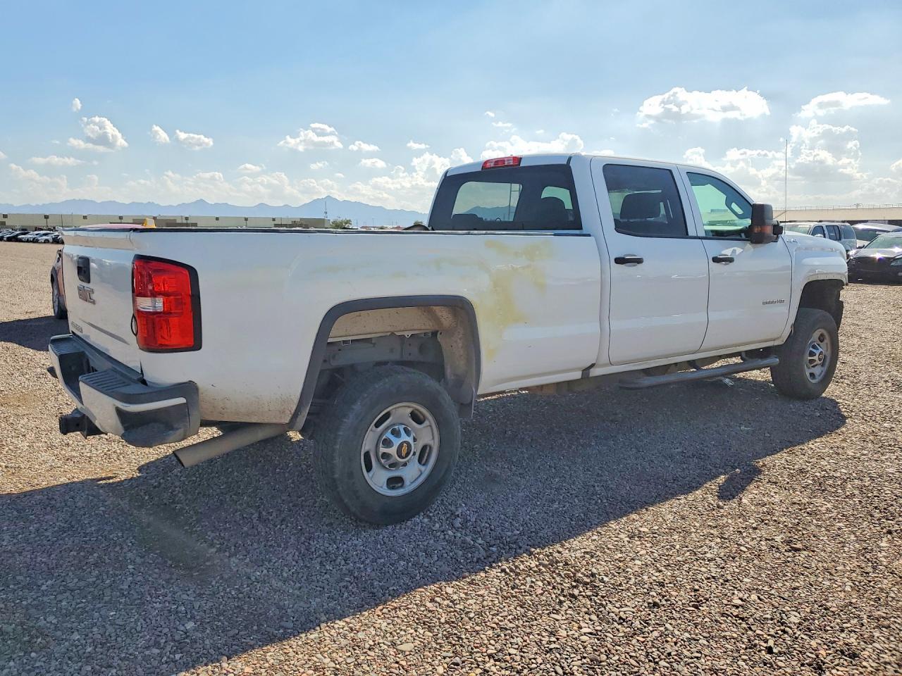 2017 GMC Sierra K2500 Heavy Duty - Фото 3