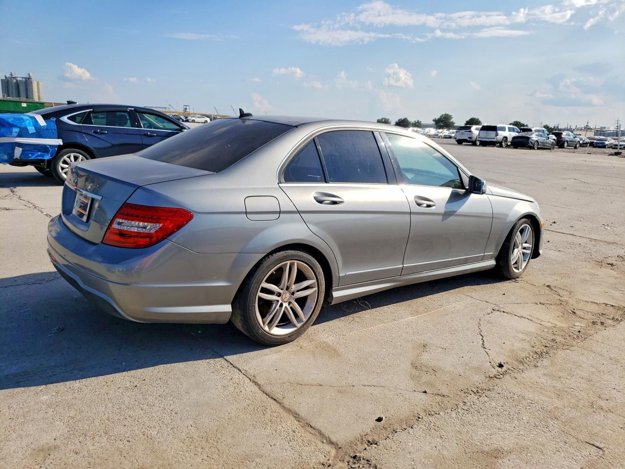 2012 Mercedes-Benz C 250 - Фото 3