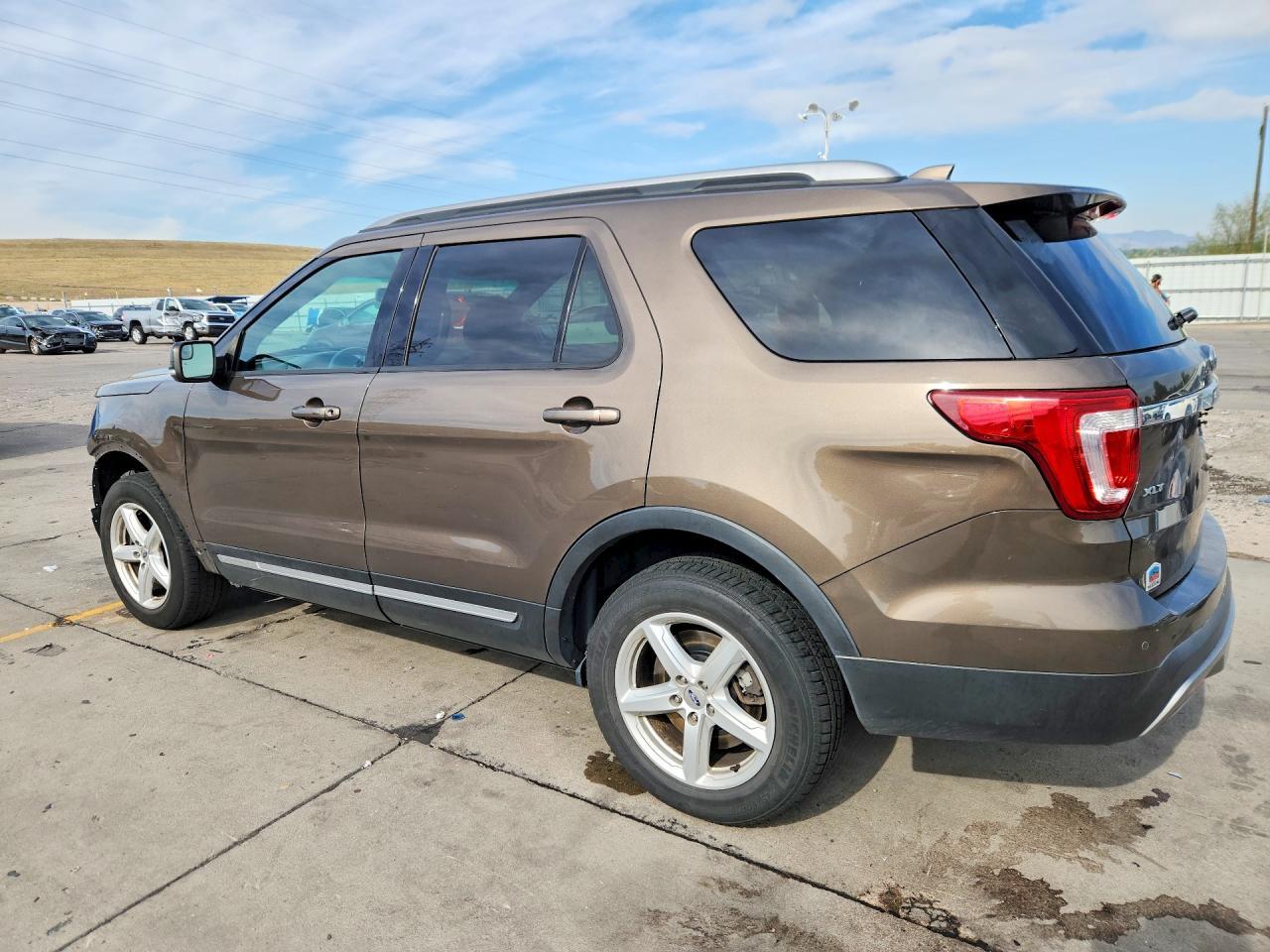 2016 Ford Explorer Xlt - Image 2