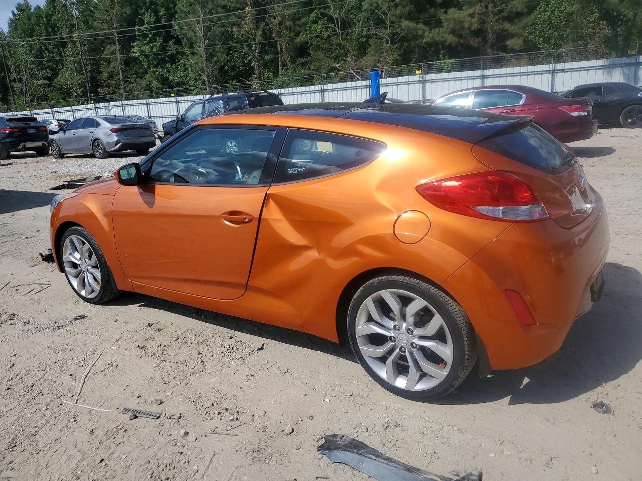 2013 Hyundai Veloster Base - Фото 2