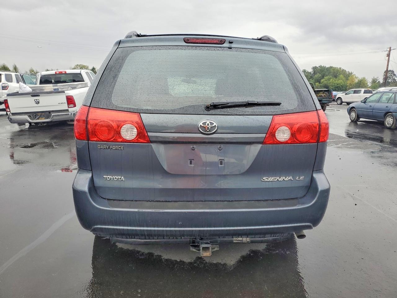 2010 Toyota Sienna Le 7-Passenger - Фото 6