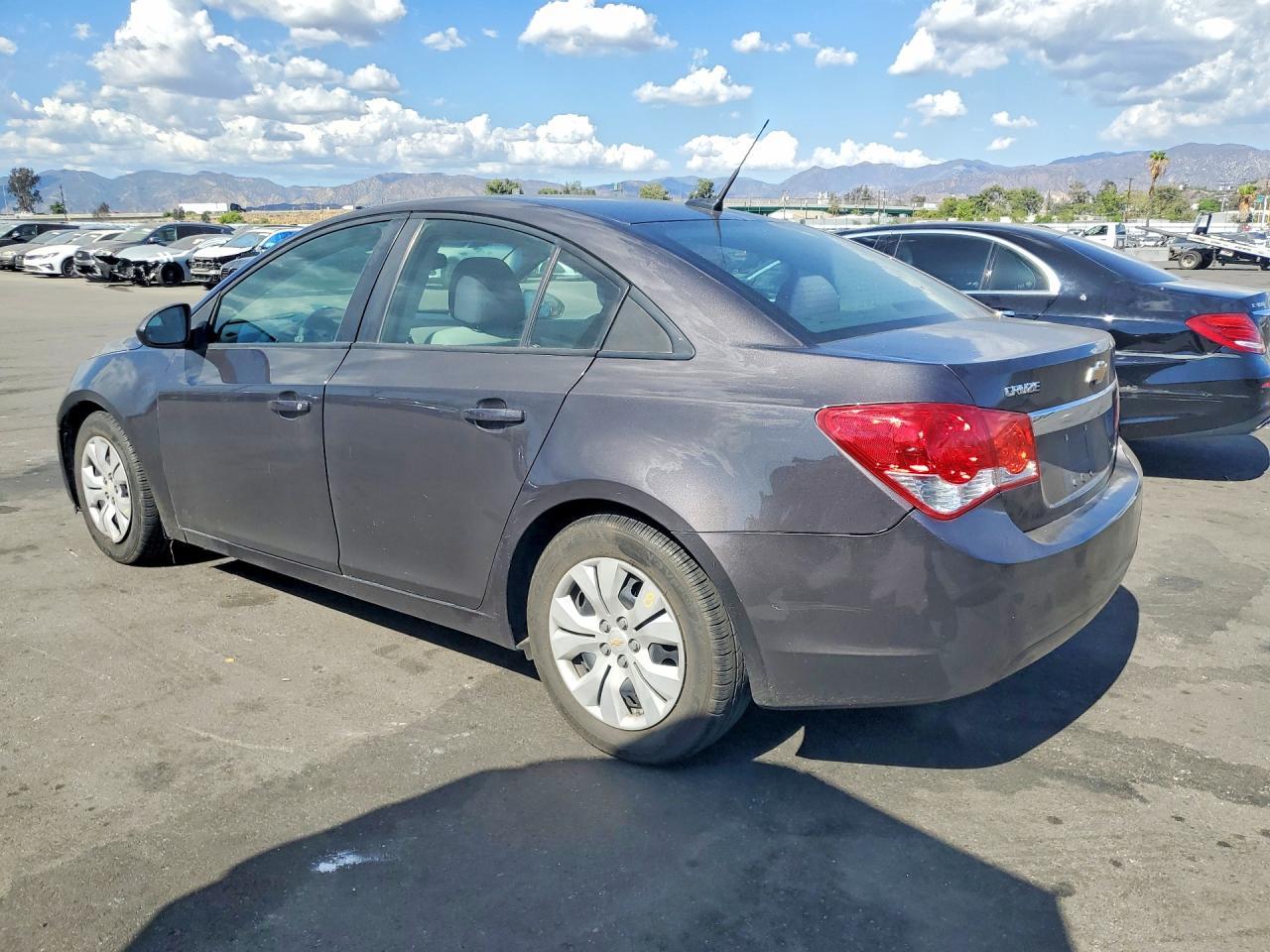 2014 Chevrolet Cruze Ls - Фото 2