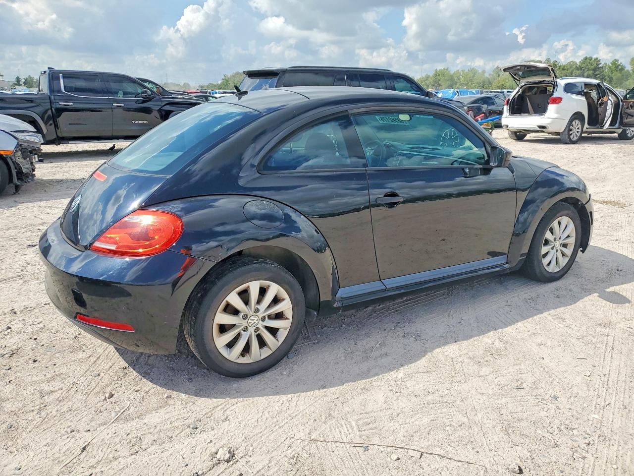 2013 Volkswagen Beetle - Фото 3