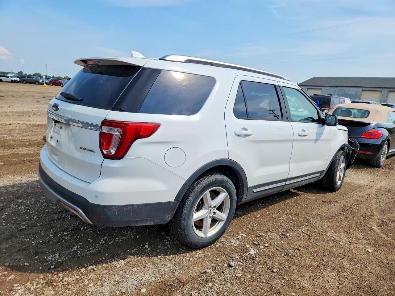 2016 Ford Explorer Xlt - Image 3
