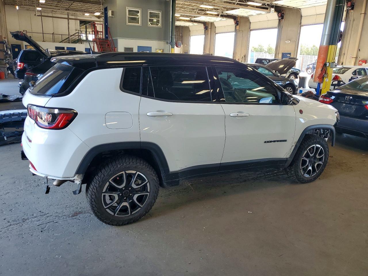 2025 Jeep Compass Trailhawk - Фото 3