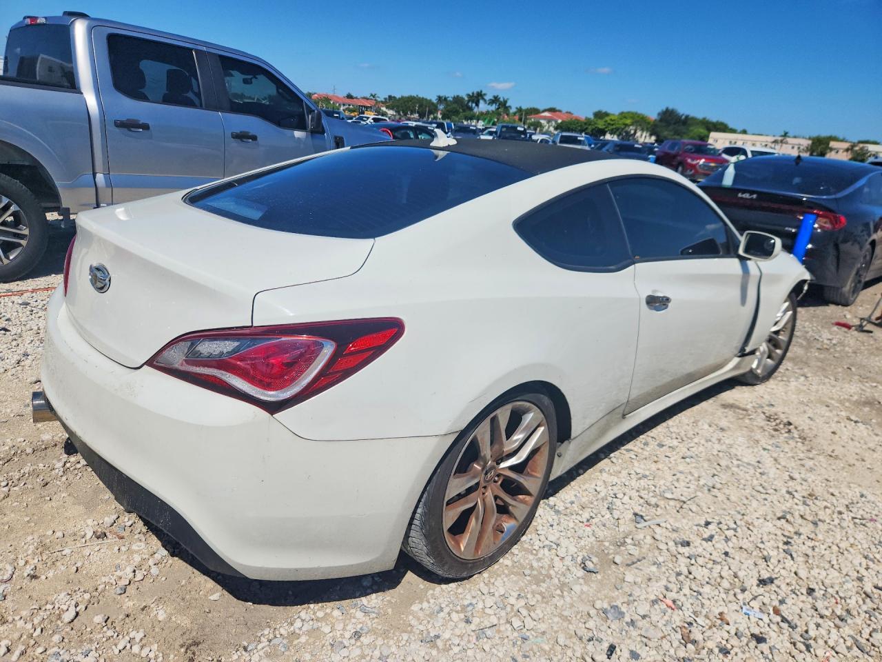 2010 Hyundai Genesis Coupe 2.0T - Image 3