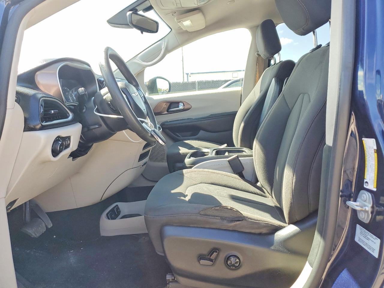 2017 Chrysler Pacifica Touring L - Image 7