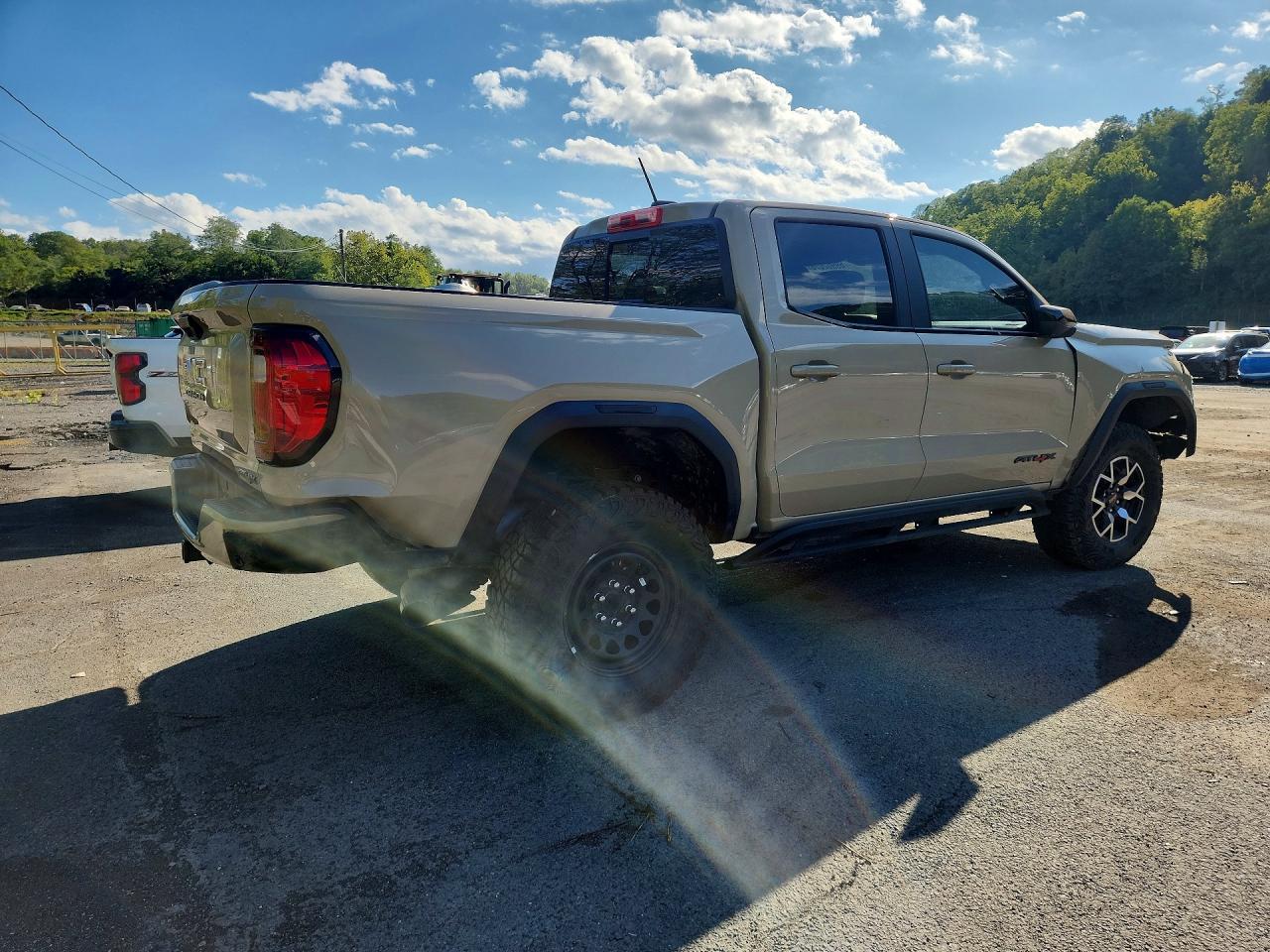 2024 GMC Canyon At4X - Image 3