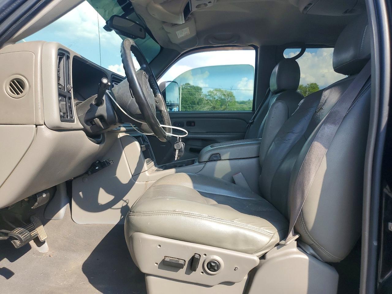 2005 Chevrolet Silverado C2500 Heavy Duty - Image 7