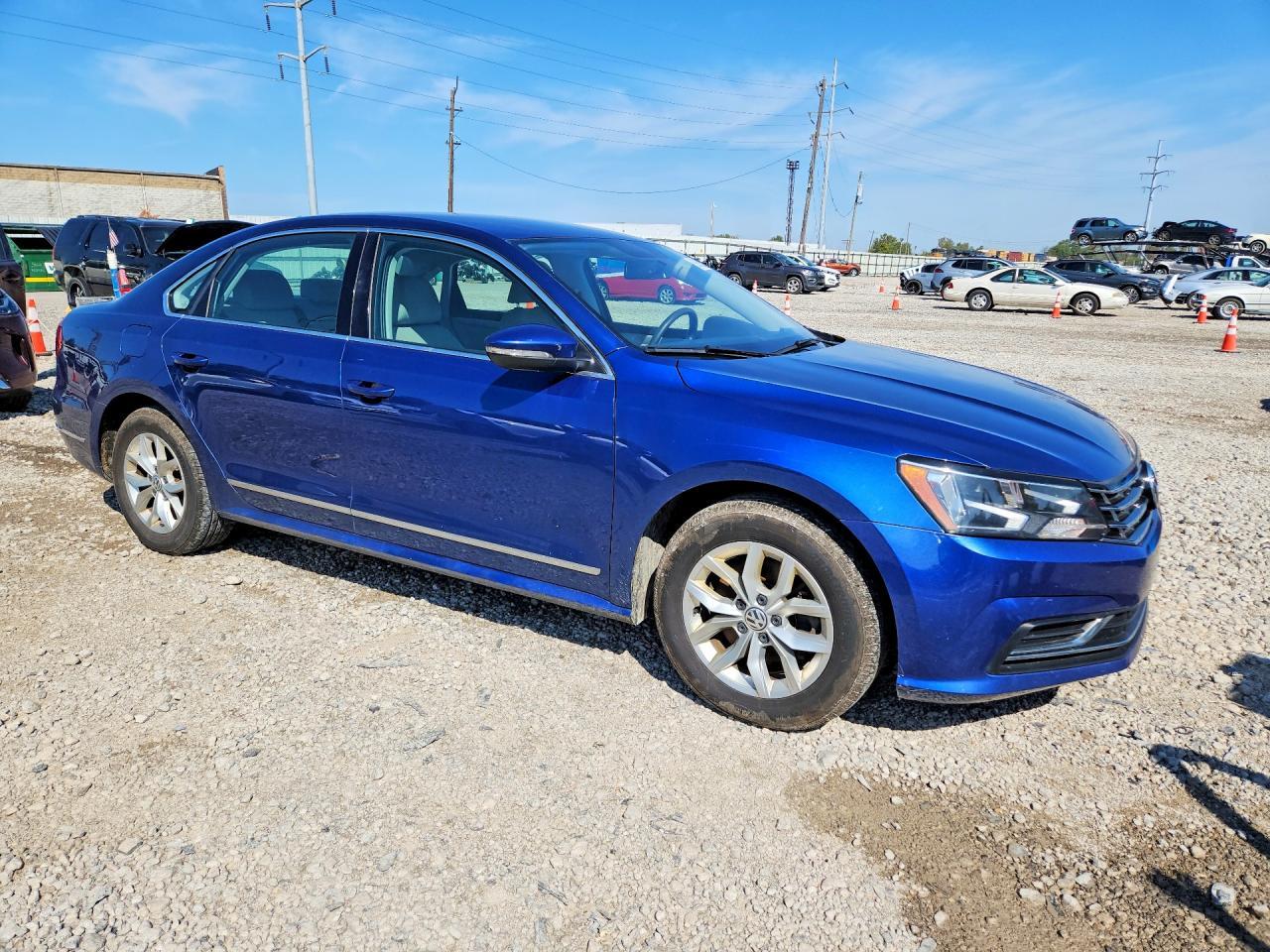 2016 Volkswagen Passat S - Фото 4