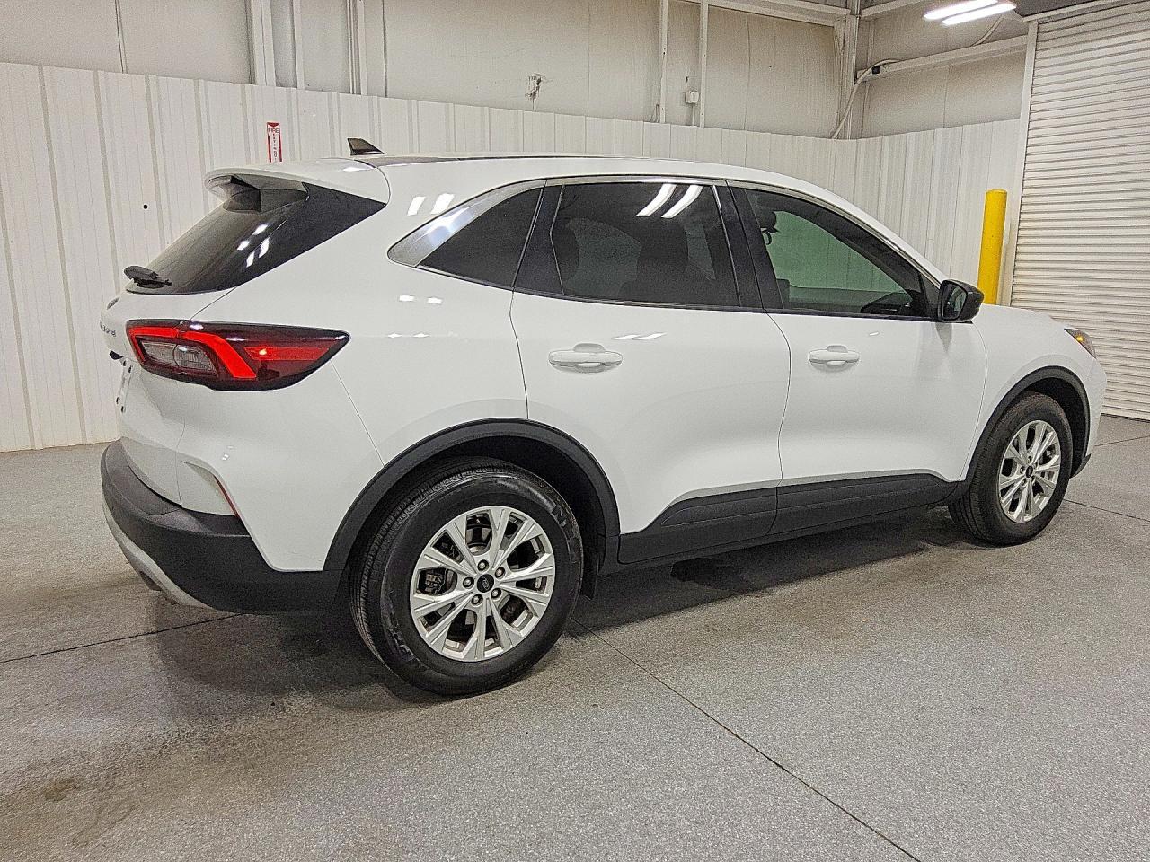 2023 Ford Escape Active - Image 3