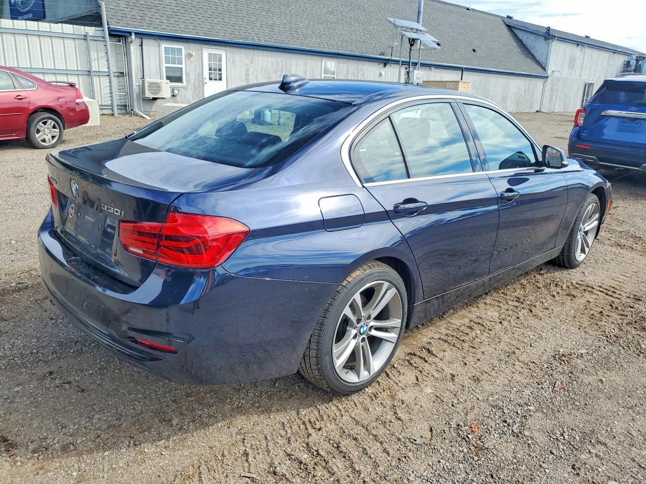 2017 BMW 330 Xi - Фото 3