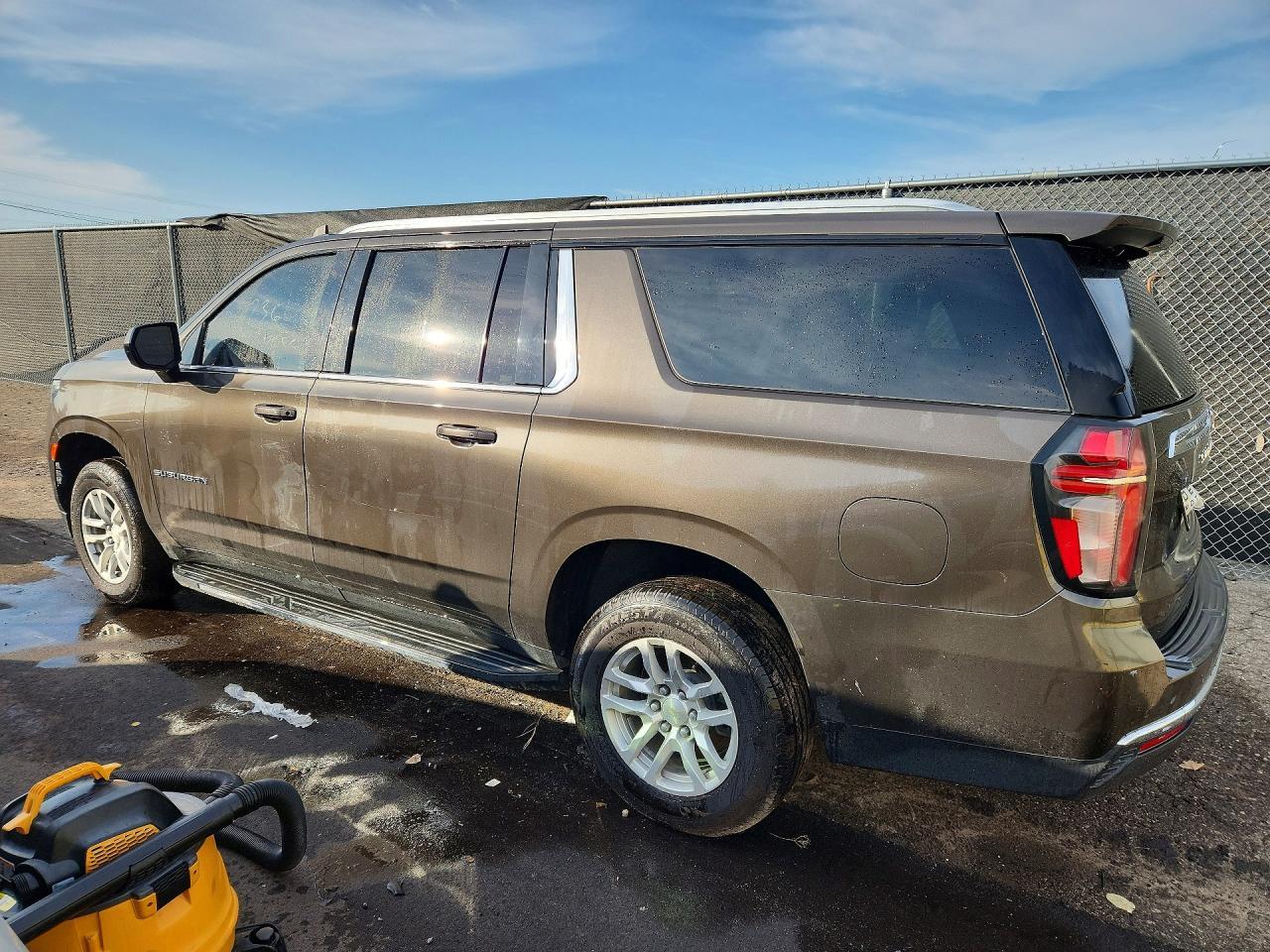 2021 Chevrolet Suburban C1500 Lt - Image 2