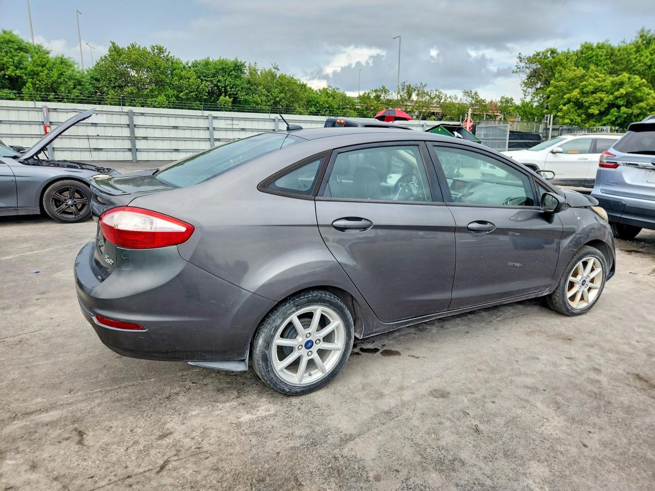 2019 Ford Fiesta Se - Image 3