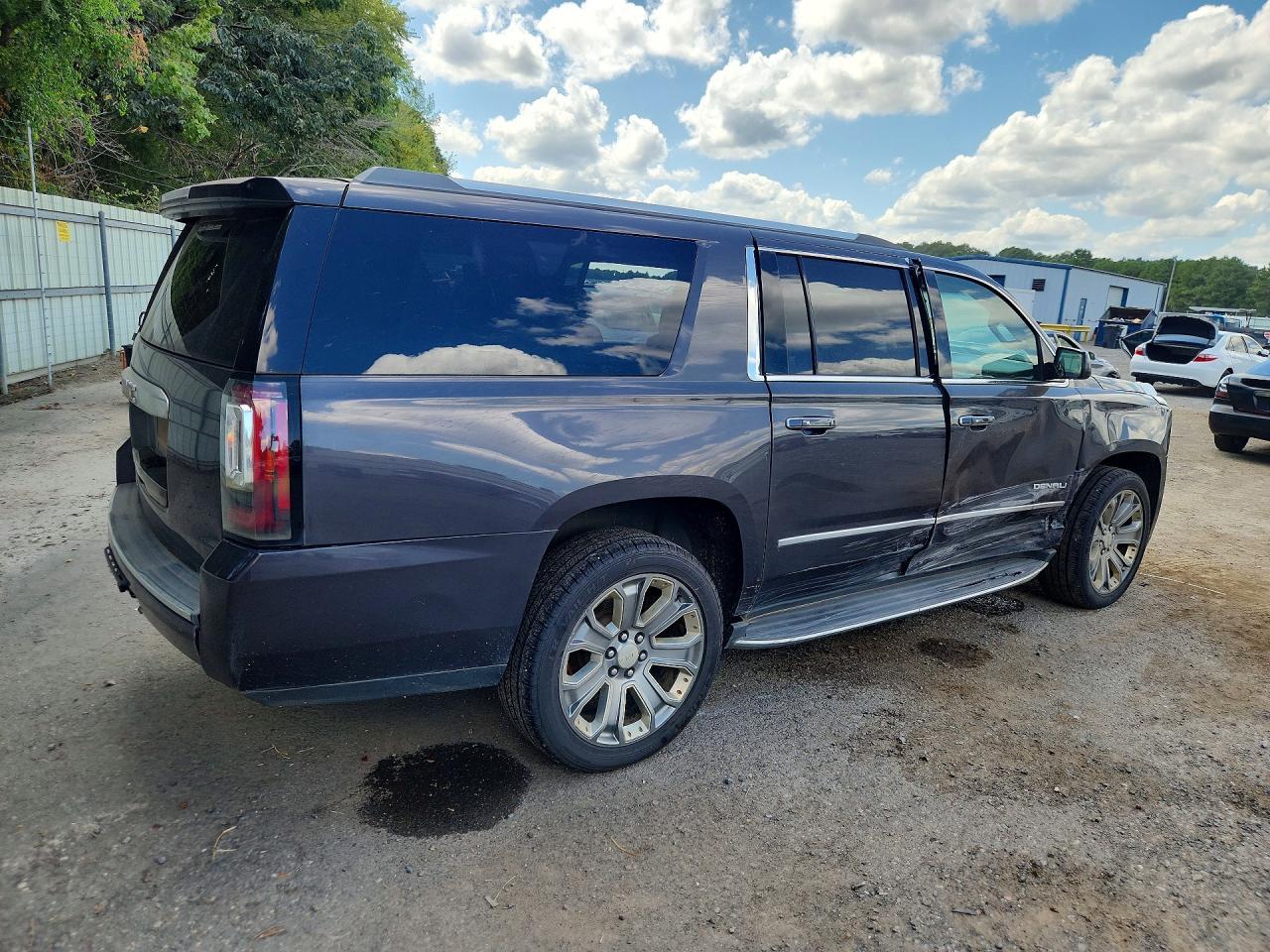 2017 GMC Yukon Xl Denali - Image 3