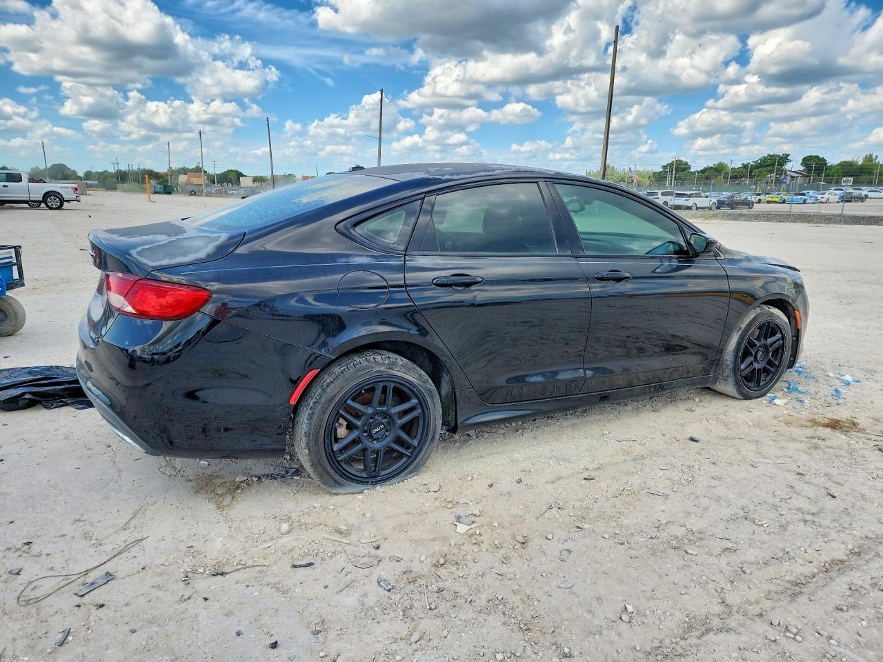 2015 Chrysler 200 S - Фото 3