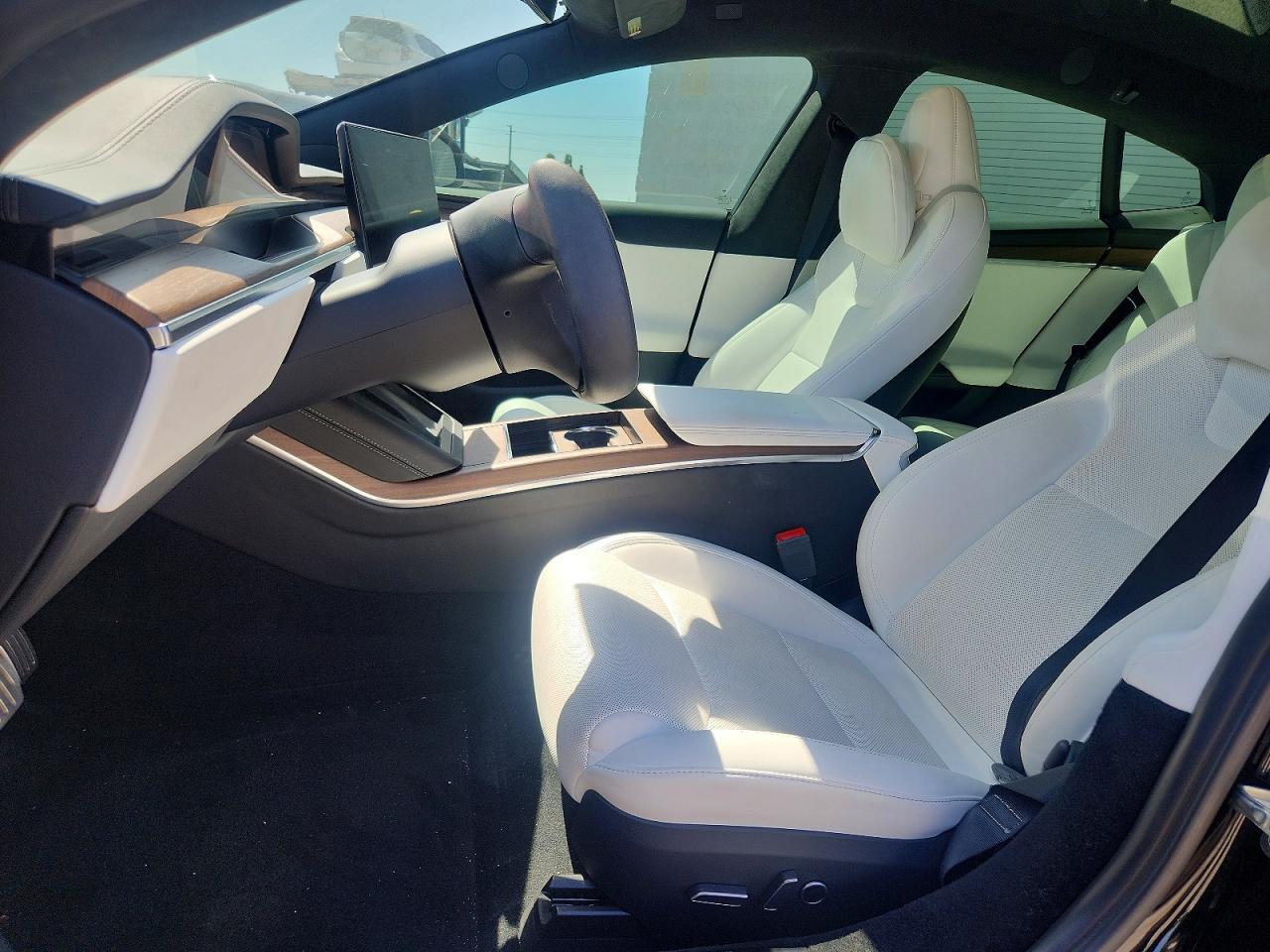 2023 Tesla Model S - Image 7