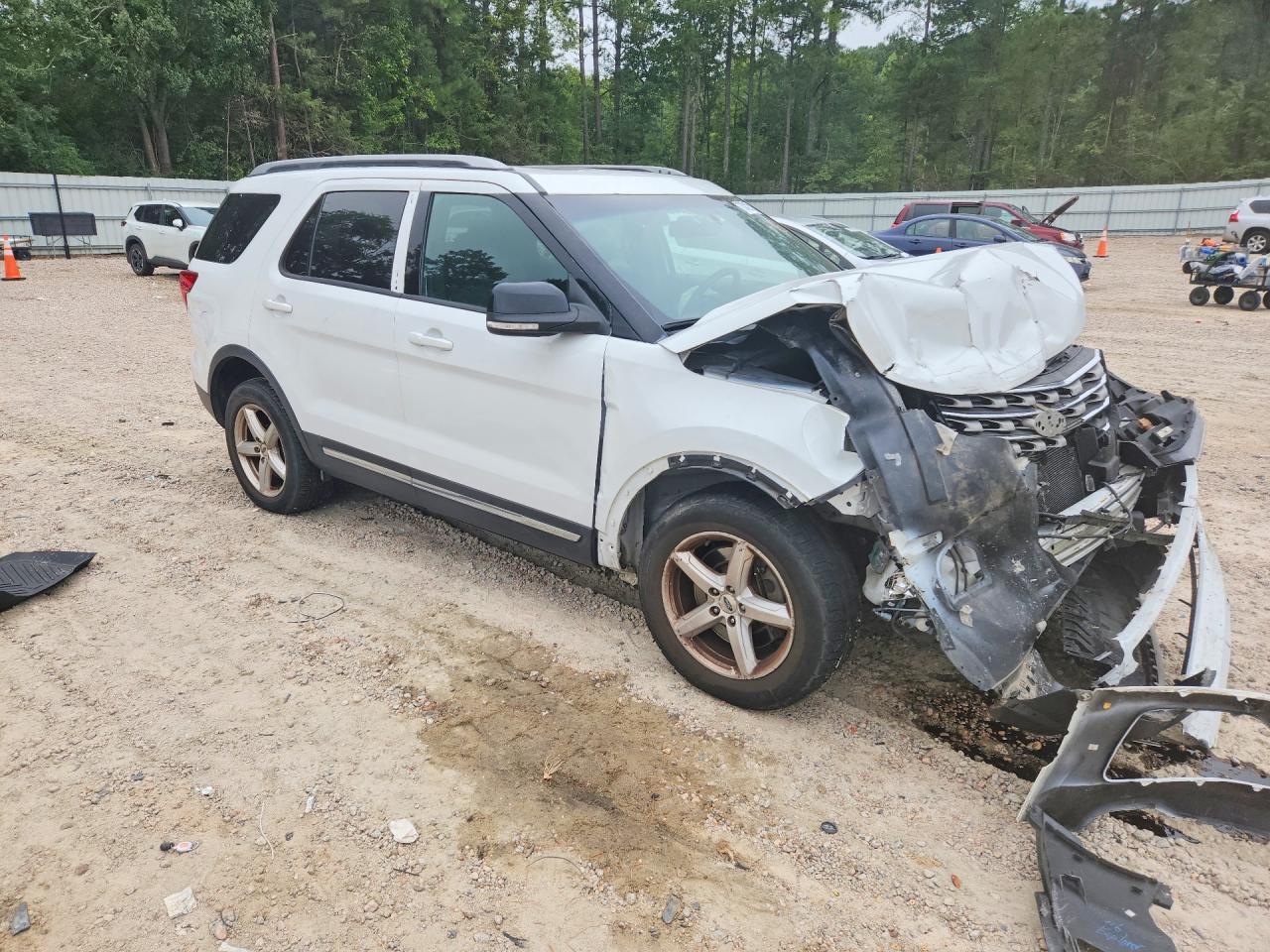 2017 Ford Explorer Xlt - Фото 4