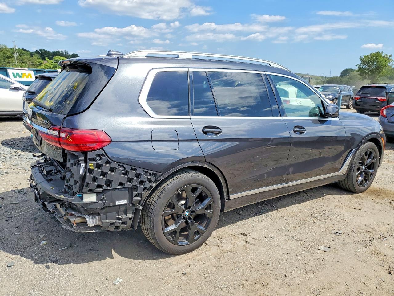 2022 BMW X7 xDrive40I - Фото 3