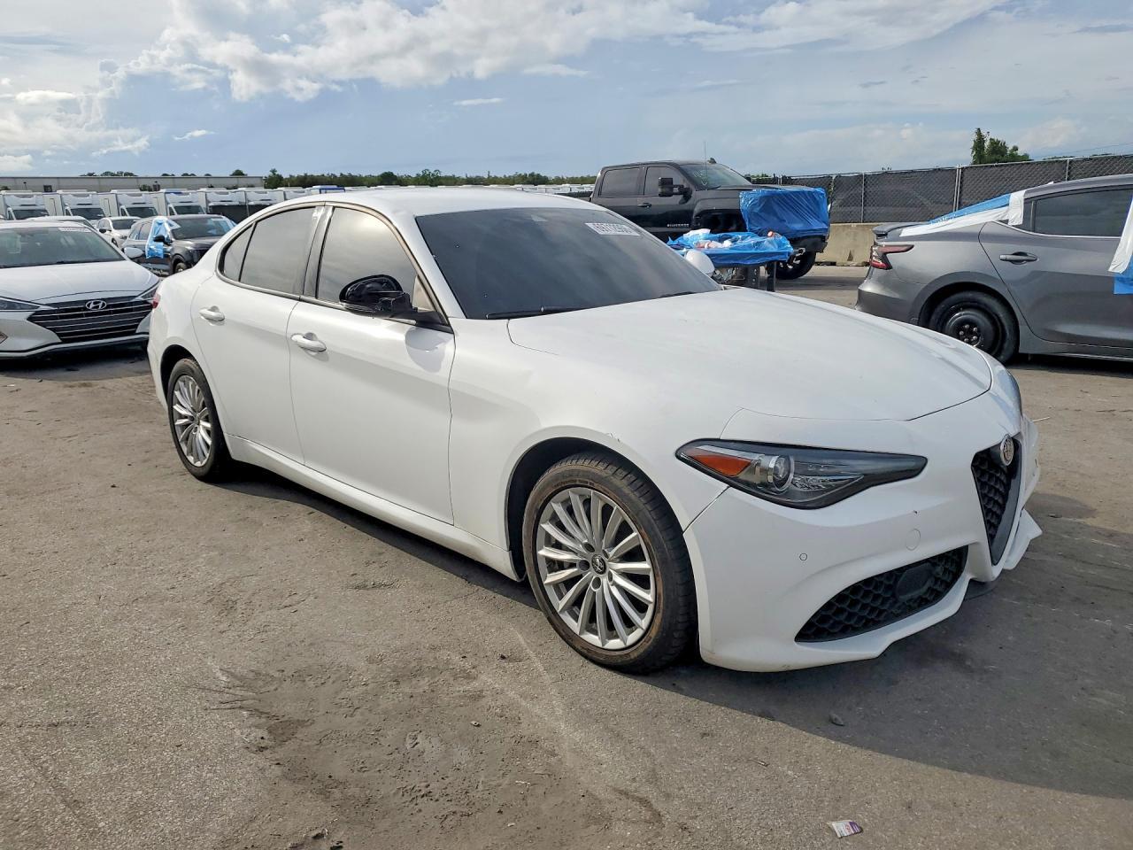 2022 Alfa Romeo Giulia - Фото 4