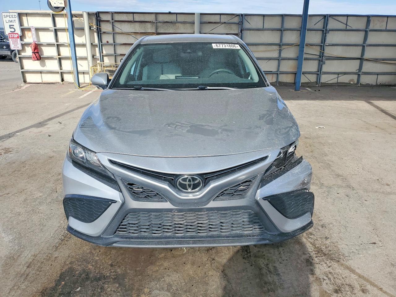 2022 Toyota Camry Se - Image 5