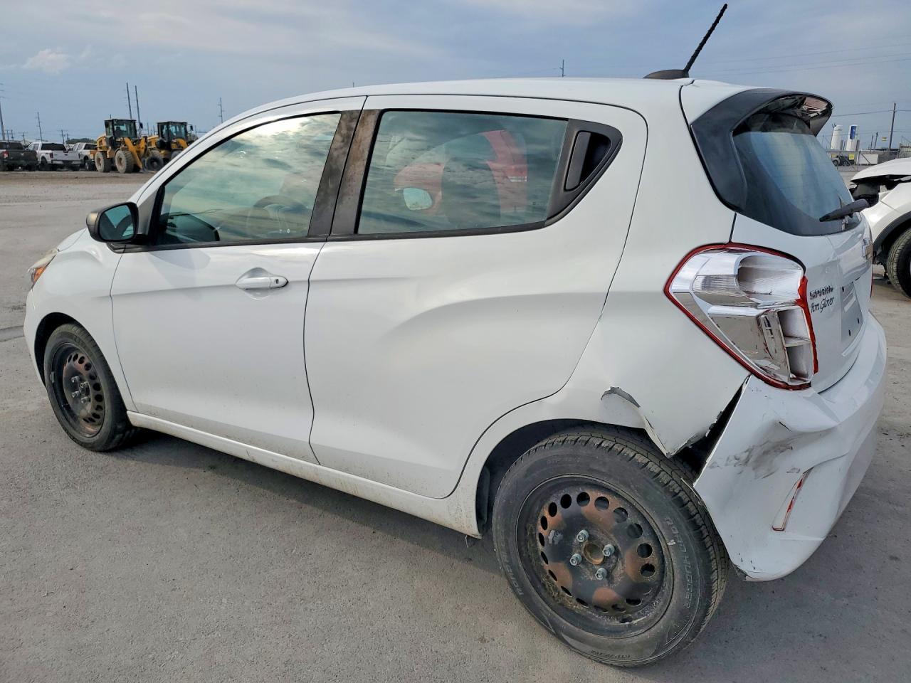 2020 Chevrolet Spark Ls - Фото 2
