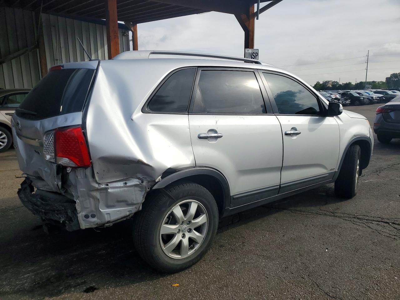 2012 Kia Sorento Lx - Image 3