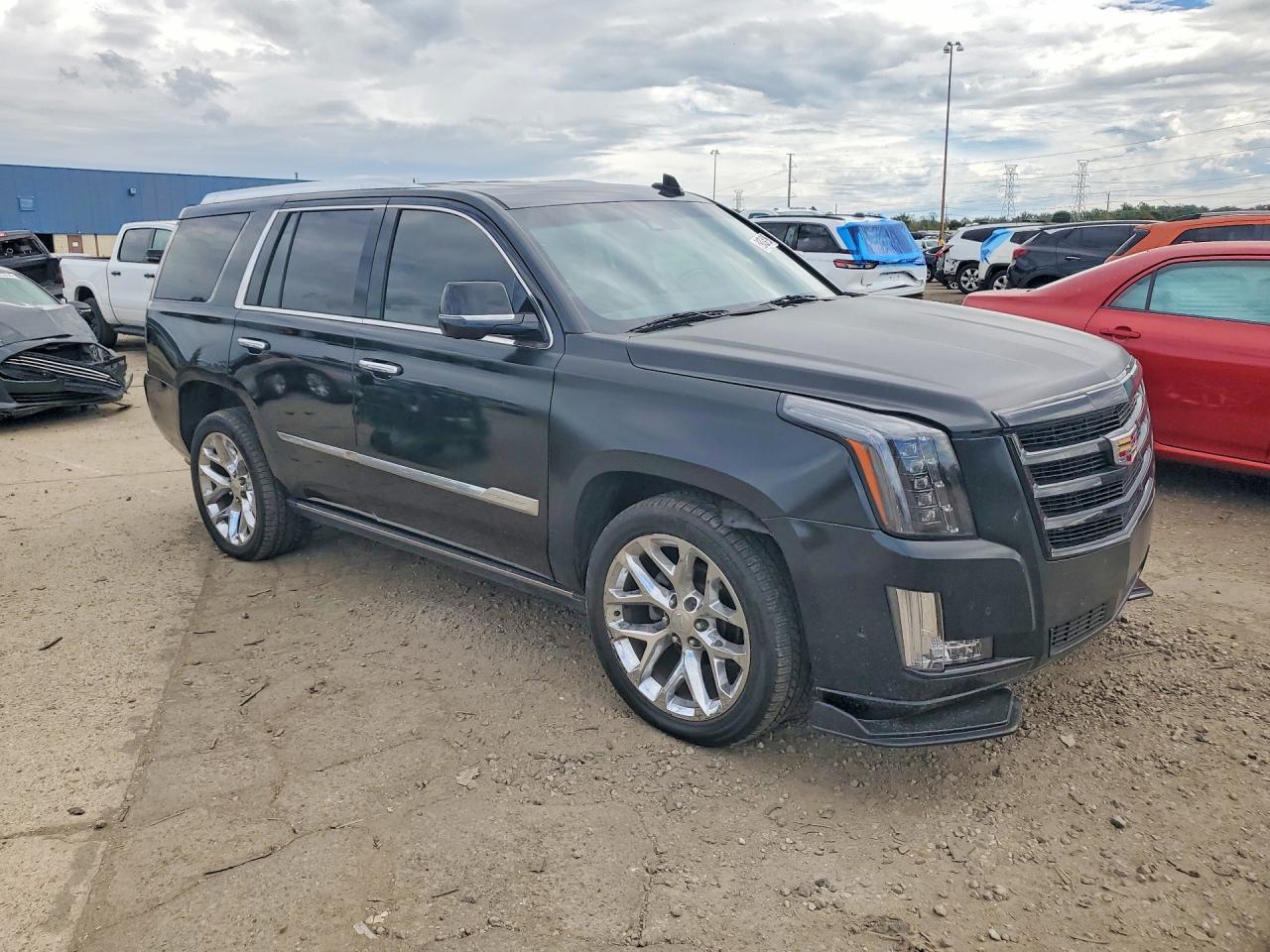 2018 Cadillac Escalade Platinum - Image 4