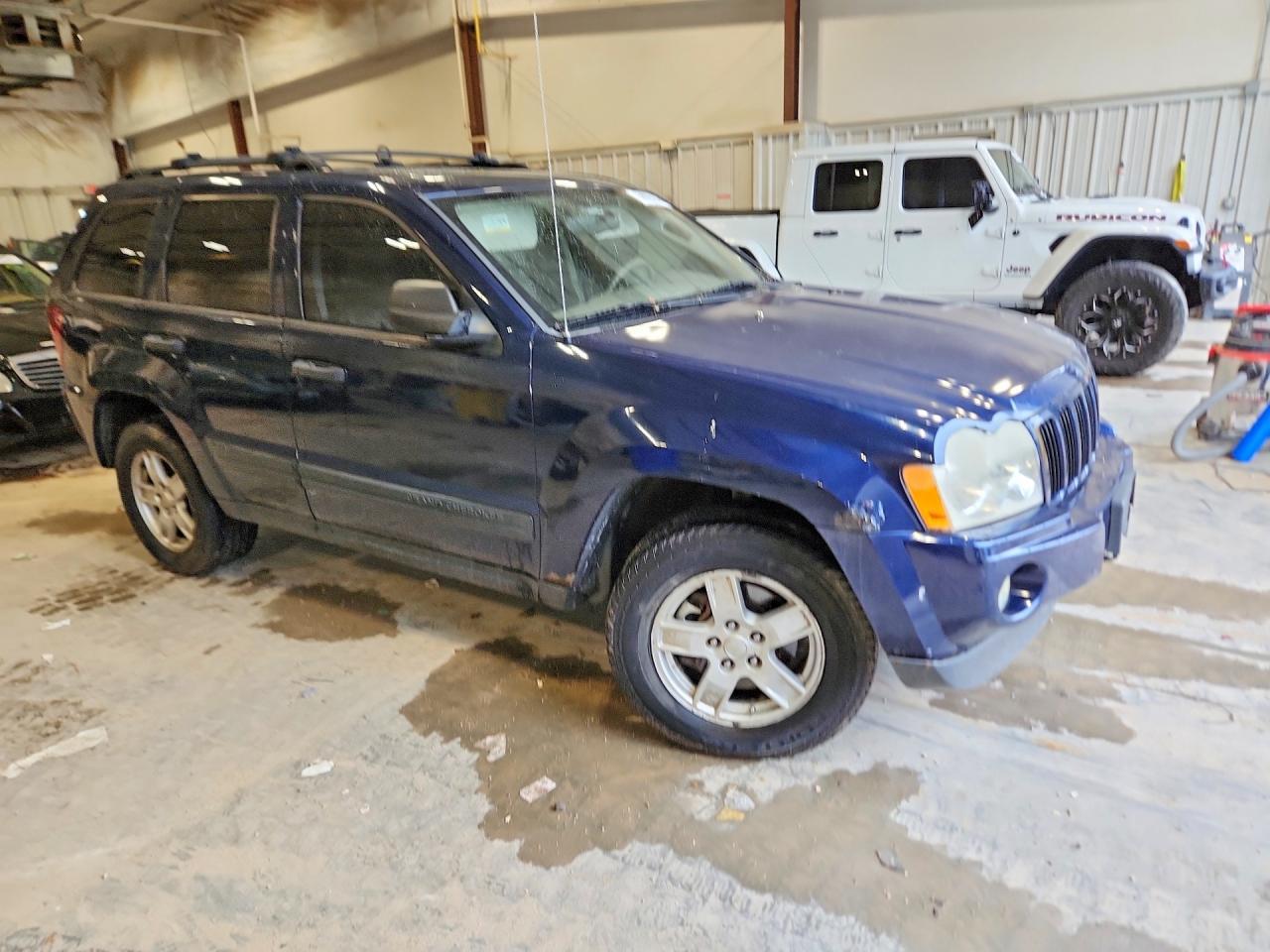 2005 Jeep Grand Cherokee Laredo - Image 4
