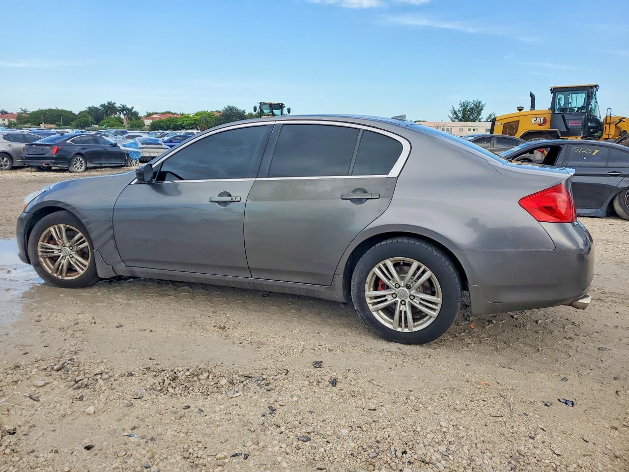 2013 Infiniti G37 Sedan Journey - Image 2