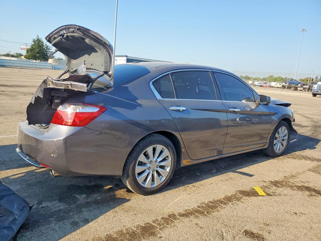 2015 Honda Accord Touring - Image 3