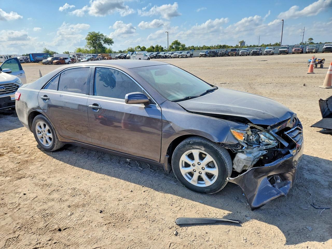 2011 Toyota Camry Le - Фото 4